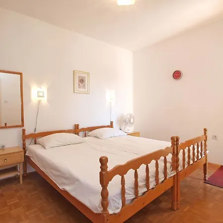 Apartments Robert 1471