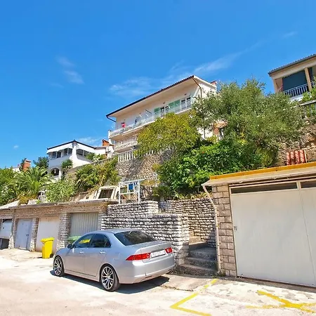 Apartments Robert 1471 * Rabac